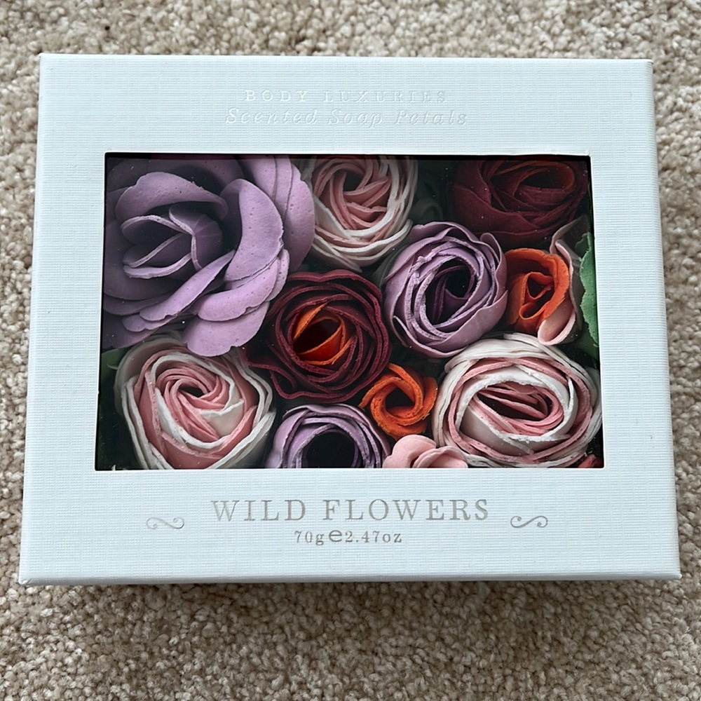 Body Luxuries scented soap bath petals